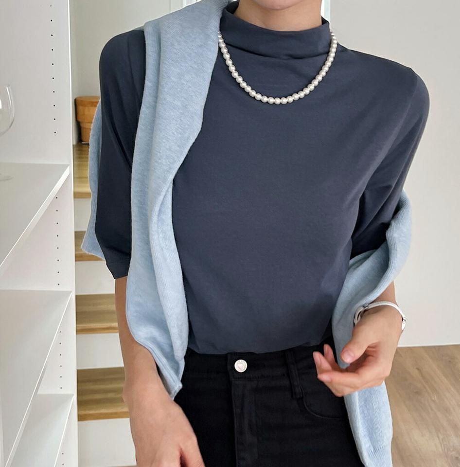 ハーフネック半袖Tシャツ・t00001 レディース 【tops】トップス Tシャツ 半袖 ハーフスリーブ ハーフネック 単色 無地 シンプル ベーシック 大人 年上 カジュアル 青 ブルー くすみ 二の腕カバー モックネック 春 秋 韓国ファッション