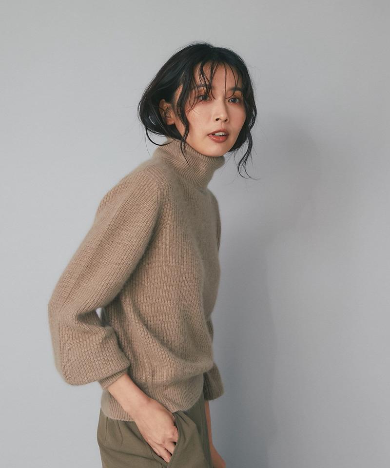 【つい触れたくなるようなふわふわ感】ヘアリーヤーンクロップドタートルニット