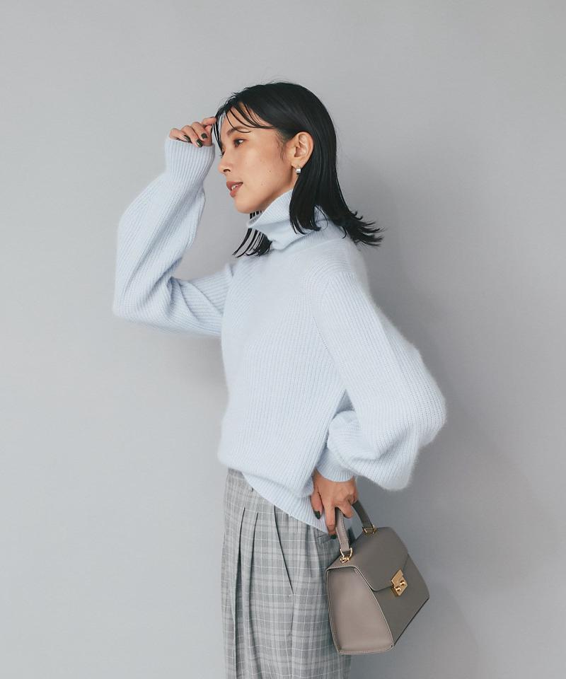 【つい触れたくなるようなふわふわ感】ヘアリーヤーンクロップドタートルニット