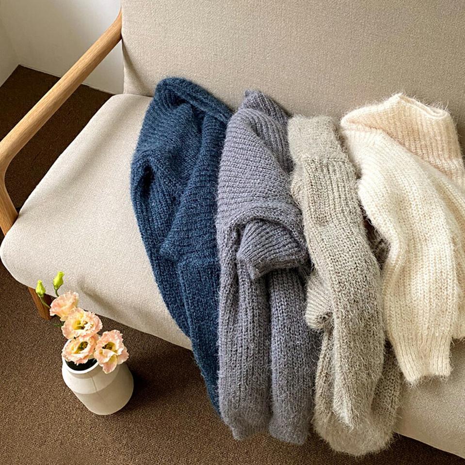 ボートネックファータッチニット・t00023 レディース 【tops】トップス 長袖 ボートネック 単色 無地 青 リブ カジュアル ベーシック ゆったり カラーニット ファータッチ ふわふわ ドロップショルダー ざっくり 秋 冬 韓国ファッション 人気