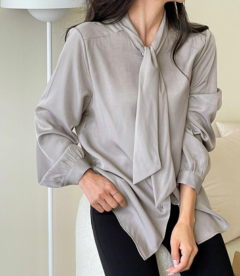 ネックリボンシルキーブラウス・b00054 レディース 【bl】トップス ブラウス 長袖 ボウタイ りぼん リボン シルキー ツヤ 襟コン オケージョン デコラティブ 単色 無地 シンプル 大人 きれいめ オフィス 春 秋 韓国ファッション