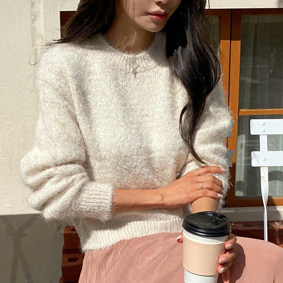 ソフトタッチクロップドニット・t00005 レディース 【tops】トップス ニット 長袖 ソフトタッチ 単色 無地 シンプル ベーシック 大人 モテニット カジュアル かわいい 白 ホワイト ラウンドネック ドロップショルダー もこもこ ふわふわ クリスマス 秋 冬 韓国ファッション