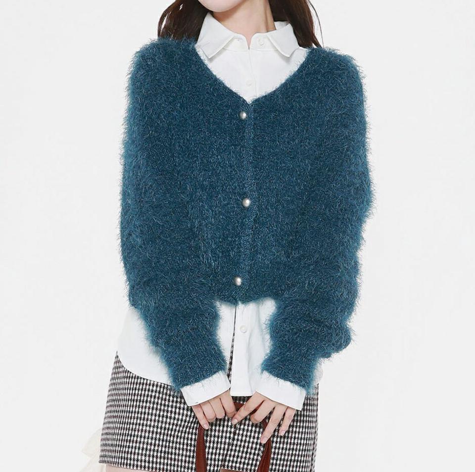 【10%OFF】ソフトタッチニットカーディガン・t00011 レディース 【cd】カーディガン 羽織物 長袖 ソフトタッチ ニット 単色 無地 シンプル かわいい ガーリー Vネック クロップド丈 パールボタン もこもこ カラーニット 青 ネイビー 紺 秋 冬 韓国ファッション 旬セール