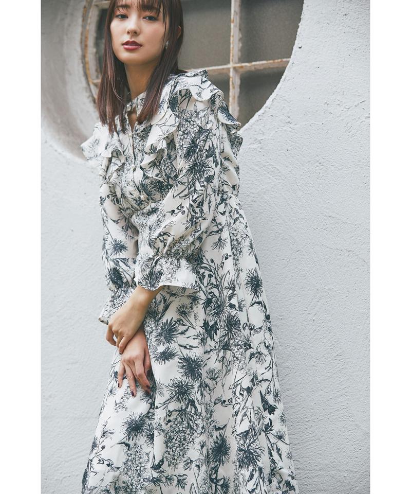 ラッフルフリル付きパール釦フラワープリントワンピース【limane　リマネ】tocco closet(トッコクローゼット)　※宮本茉由さんはオフホワイト着用 チャコールグレー