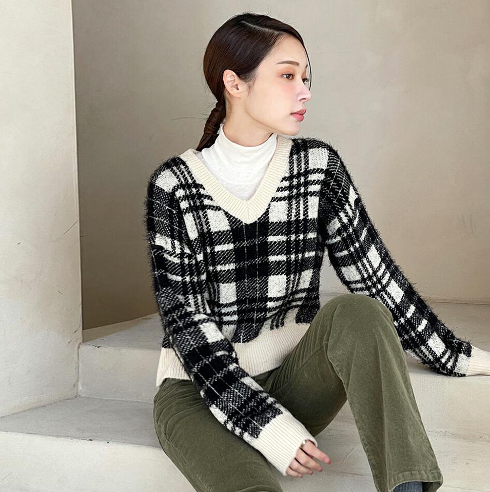 Vネックチェックソフトニット・t00049 レディース 【tops】トップス ニット 長袖 Vネック チェック柄 柄ニット カジュアル ラフ クロップド丈 ドロップショルダー ソフトタッチ カラーニット ピンク 水色 青 ブルー 秋 冬 韓国ファッション 人気