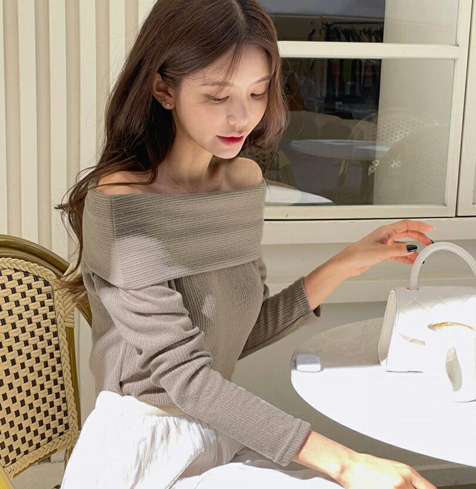 オフショルダーリブ長袖Tシャツ・t00040 レディース 【tops】トップス Tシャツ 長袖 ロンT デコルテ オフショルダー 肩出し ワンホン 単色 無地 シンプル 大人 リブ 秋 冬 韓国ファッション