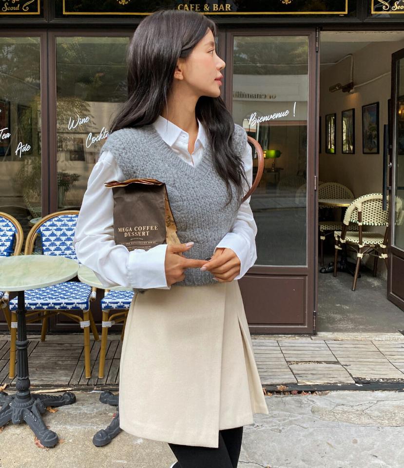 アルパカ混ケーブルニットベスト・t00104 レディース 【tops】トップス ニット ベスト Vネック ノースリーブ アルパカ混 クロップド丈 ケーブルニット 大人 シンプル かわいい 可愛い フェミニン カラーニット カジュアル 秋 冬 韓国ファッション