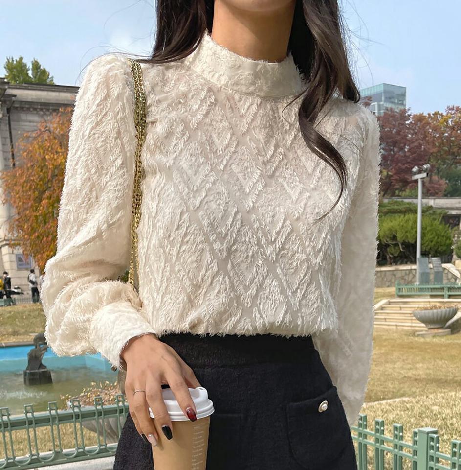 ソフトタッチパフブラウス・t00203 レディース 【bl】トップス 長袖 ブラウス パフスリーブ フェミニン きれいめ かわいい ハーフネック 模様 シアー 透け感 オケージョン ピンク 可愛い ファー 秋 冬 春 韓国ファッション 人気