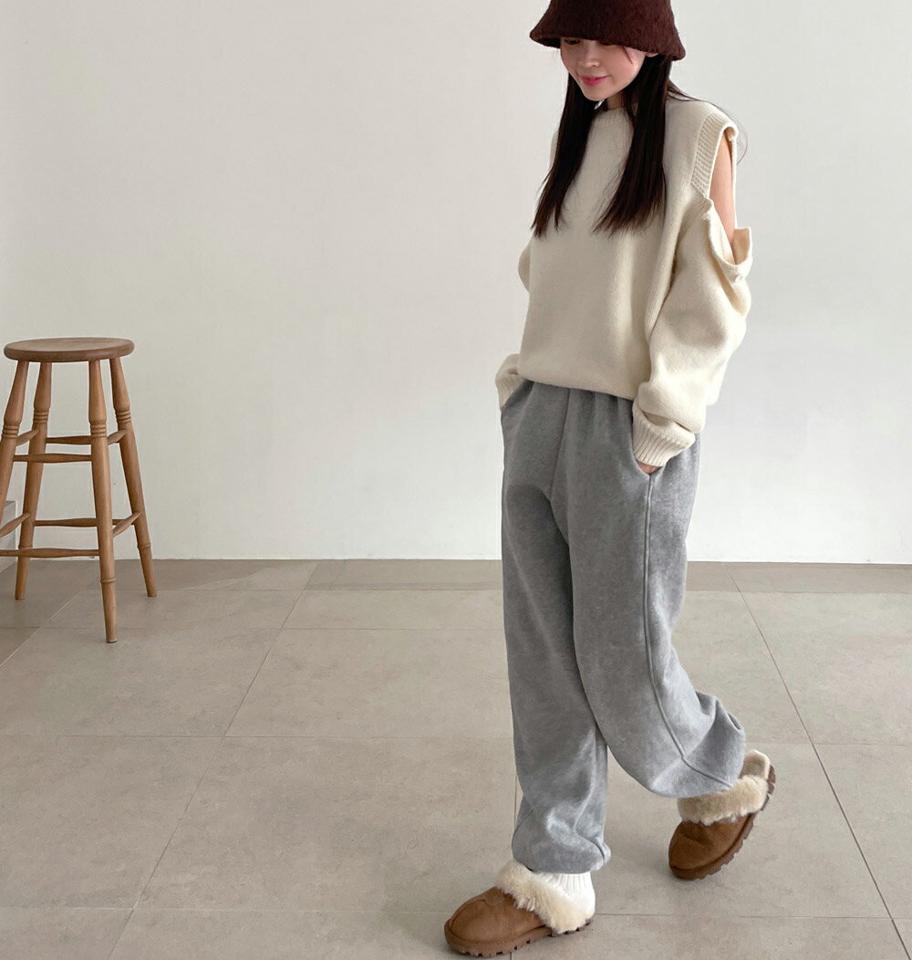 ウール混スリットボタンニット・t00095 レディース 【tops】トップス ニット 長袖 ウール 単色 無地 シンプル カジュアル ユニーク 肌見せ 肩出し 肩スリット ラウンドネック かわいい 可愛い 秋 冬 韓国ファッション