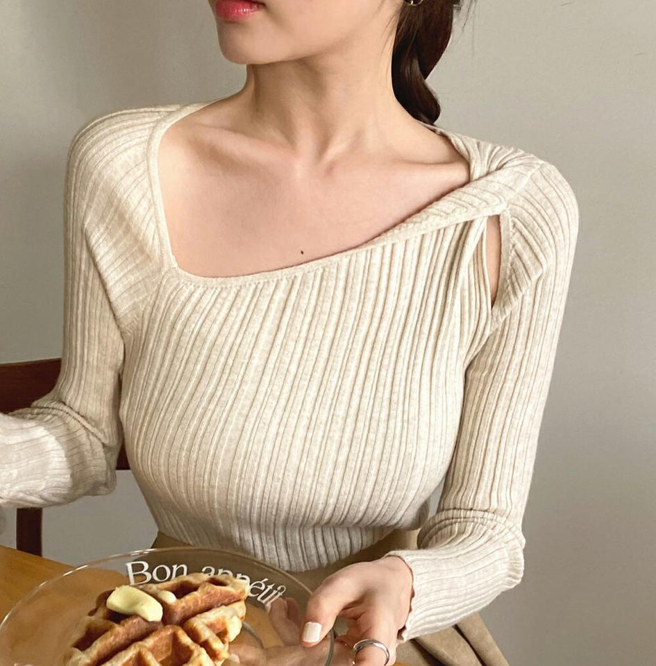 ショルダーツイストリブニット・b00261 レディース 【tops】トップス ニット 長袖 ツイスト カットアウト 肌見せ セクシー デコルテ リブ ユニーク カジュアル 大人 ラグラン スリット アンバランス 秋 冬 韓国ファッション