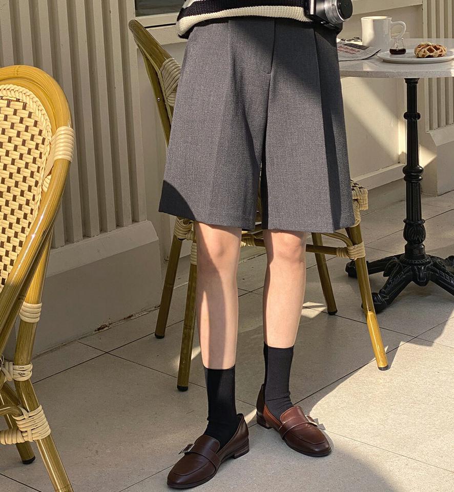 タックハーフスラックスパンツ・t00255 レディース 【pt】パンツ ズボン 半ズボン ハーフパンツ スラックス タック 単色 無地 シンプル ベーシック シック 大人 おしゃれ きれいめ ハイウエスト ワイド ベルトループ 秋 冬 韓国ファッション