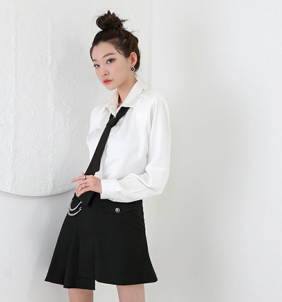 【マケット特価】ストラップ&肩パッド付フライフロントシャツ・p000205 レディース 【bl】トップス シャツ 肩パッド ストラップ 長袖 白 ホワイト ボウタイ ネクタイ スクールガール 襟 モノトーン バイカラー 秋 冬 韓国ファッション MKT セール