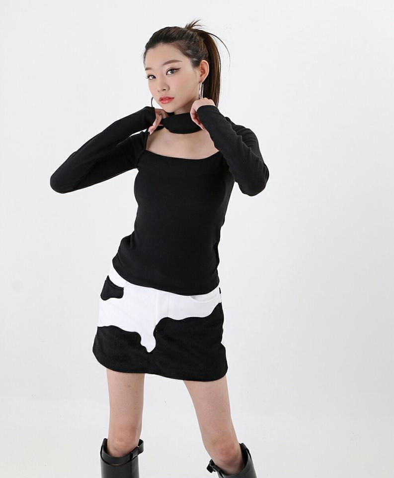 【マケット特価】カットアウトハイネックTシャツ・p000183 レディース 【tops】トップス Tシャツ ハイネック カットアウト デコルテ 肌見せ セクシー 大人 単色 無地 シンプル カジュアル スリム 秋 冬 韓国ファッション MKT セール