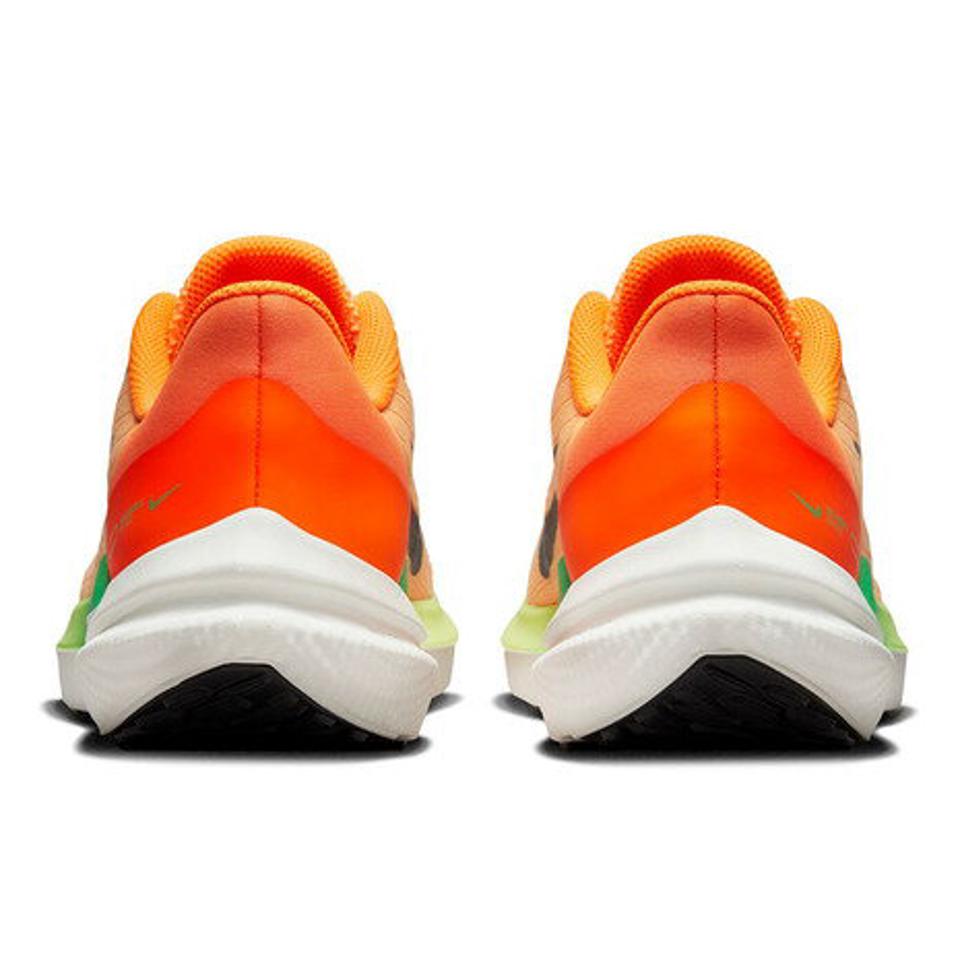 ナイキ（NIKE）（レディース）ランニングシューズ レディース オレンジ エア ウィンフロー 9 DD8686-800 スニーカー