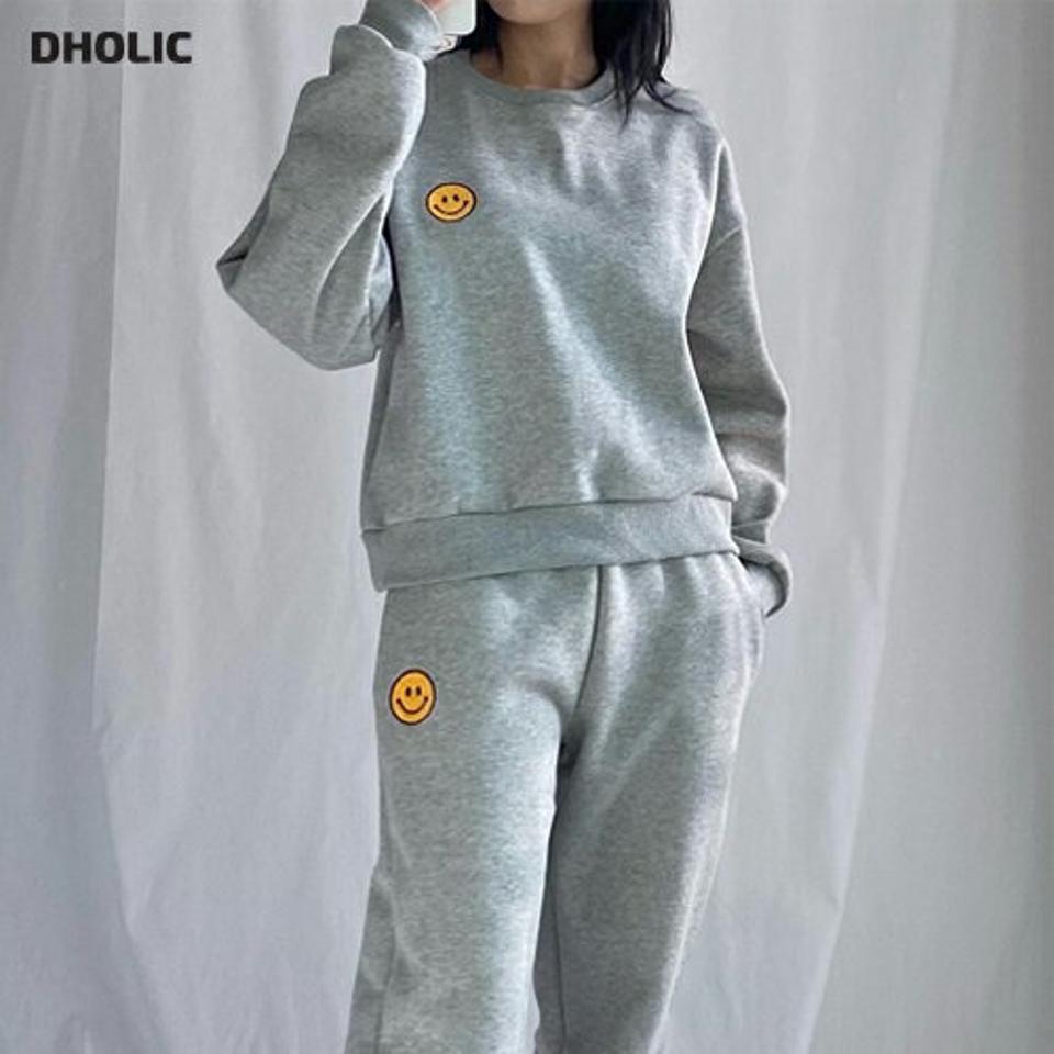 スマイルスウェット&ジョガーパンツSET・p000347 レディース 【pt】セットアップ setup トップス スウェット トレーナー 長袖 パンツ ズボン ロング ジョガーパンツ スマイル ワンポイント シンプル ラフ カジュアル 秋 冬 韓国ファッション MKT