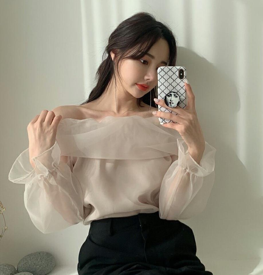 オーガンジーオフショルブラウス・p000300 レディース 【bl】トップス ブラウス 長袖 オフショルダー 肩出し オフショル 肌見せ デコルテ オーガンジー 透け感 シアー シースルー 上品 きれいめ フェミニン 秋 冬 韓国ファッション MKT