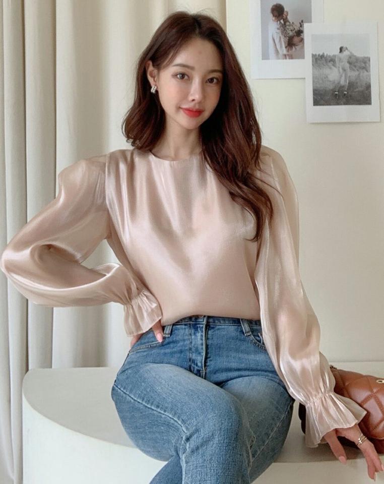 キャンディスリーブシルキーブラウス・p000404 レディース 【bl】ブラウス トップス 長袖 単色 無地 シンプル ベーシック パフ袖 パフスリーブ シルキー 光沢 ツヤ 艶 秋 冬 フェミニン キュート かわいい 可愛い 韓国ファッション MKT