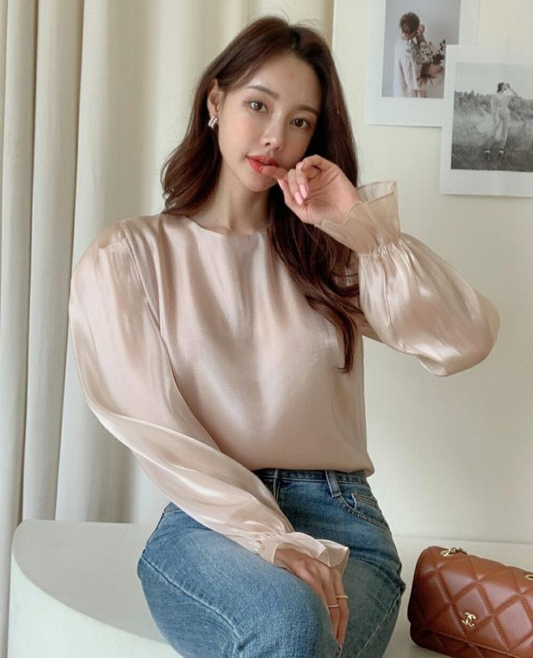 キャンディスリーブシルキーブラウス・p000404 レディース 【bl】ブラウス トップス 長袖 単色 無地 シンプル ベーシック パフ袖 パフスリーブ シルキー 光沢 ツヤ 艶 秋 冬 フェミニン キュート かわいい 可愛い 韓国ファッション MKT