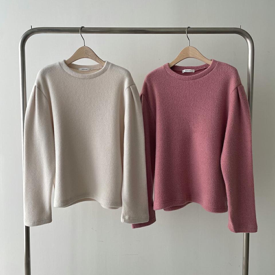 起毛パフ長袖Tシャツ・p000666 レディース 【tops】トップス Tシャツ 長袖 ロンT パフスリーブ ボリューム袖 袖コン 起毛 ラウンドネック 単色 無地 シンプル かわいい 可愛い 大人 秋 冬 韓国ファッション MKT