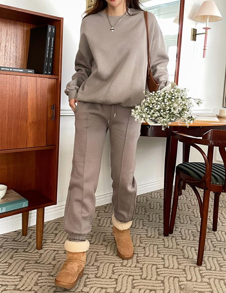 【スーパーセール特価】裏起毛センターラインスウェットジョガーパンツ・p000615 レディース 【pt】パンツ ズボン ロング ジョガーパンツ スウェット センターライン 単色 無地 シンプル カジュアル ラフ ウエストゴム 裏起毛 ラフ 絞り 冬 韓国ファッション MKT