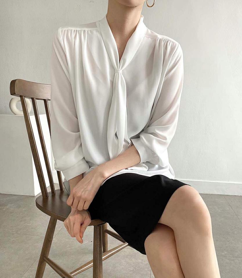 ネックリボンギャザーブラウス・p000291 レディース 【bl】トップス ブラウス 長袖 ボウタイ りぼん ギャザー 襟コン 単色 無地 シンプル フェミニン 上品 大人 オケージョン オフィス 秋 冬 韓国ファッション MKT
