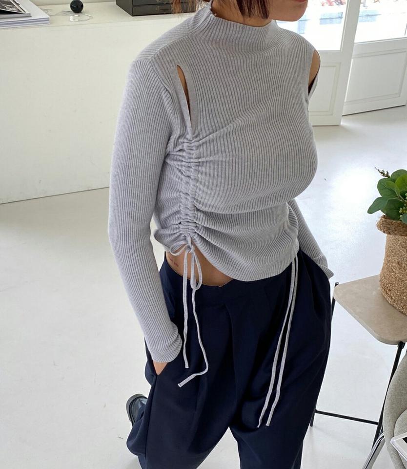 ショルダースリットドロストニット・p000485 レディース 【tops】トップス ニット 長袖 リブ 肌見せ ドロスト 絞り くしゅくしゅ スリット ハーフネック ユニーク 個性的 カジュアル ストリート ラフ 秋 冬 韓国ファッション MKT
