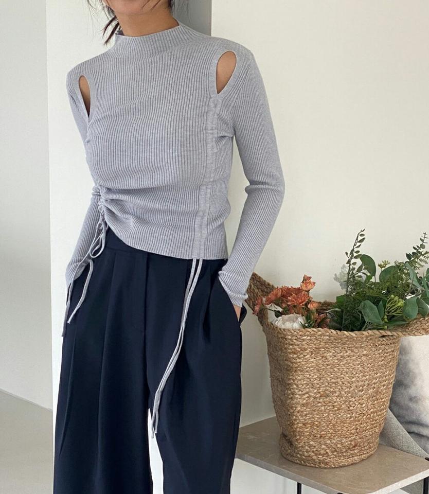 ショルダースリットドロストニット・p000485 レディース 【tops】トップス ニット 長袖 リブ 肌見せ ドロスト 絞り くしゅくしゅ スリット ハーフネック ユニーク 個性的 カジュアル ストリート ラフ 秋 冬 韓国ファッション MKT