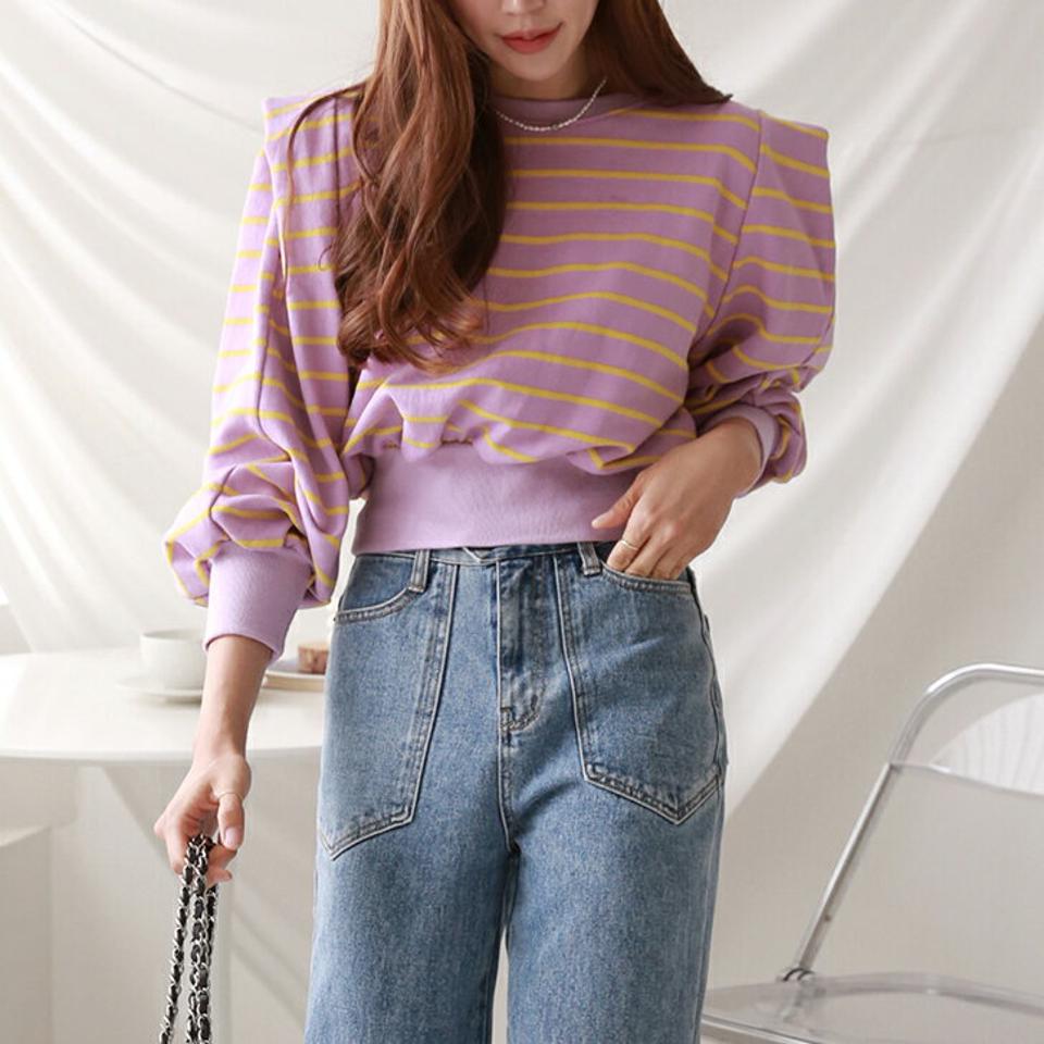 ボーダーショルダータックスウェット・p000581 レディース 【tops】トップス スウェット トレーナー 長袖 ボーダー柄 袖コン パワーショルダー ラウンドネック クロップド丈 短丈 ショート丈 カジュアル ラフ 秋 冬 韓国ファッション MKT