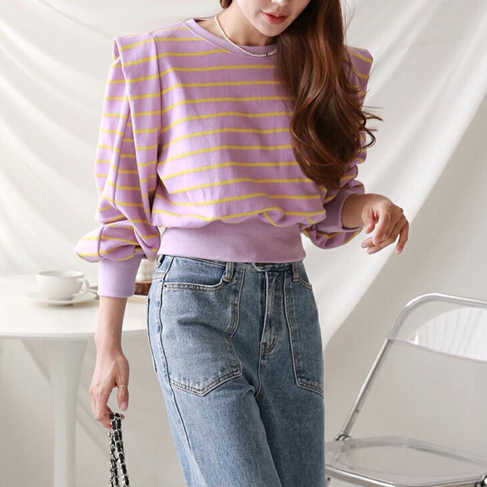 ボーダーショルダータックスウェット・p000581 レディース 【tops】トップス スウェット トレーナー 長袖 ボーダー柄 袖コン パワーショルダー ラウンドネック クロップド丈 短丈 ショート丈 カジュアル ラフ 秋 冬 韓国ファッション MKT