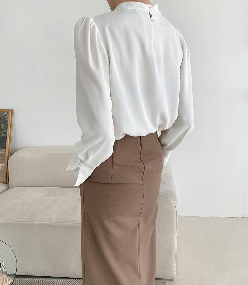 パール調ボタンスタンドカラーブラウス・p000491 レディース 【bl】トップス ブラウス スタンドカラー モックネック 長袖 パールボタン 単色 無地 シンプル フェミニン 大人 きれいめ 上品 秋 冬 韓国ファッション MKT