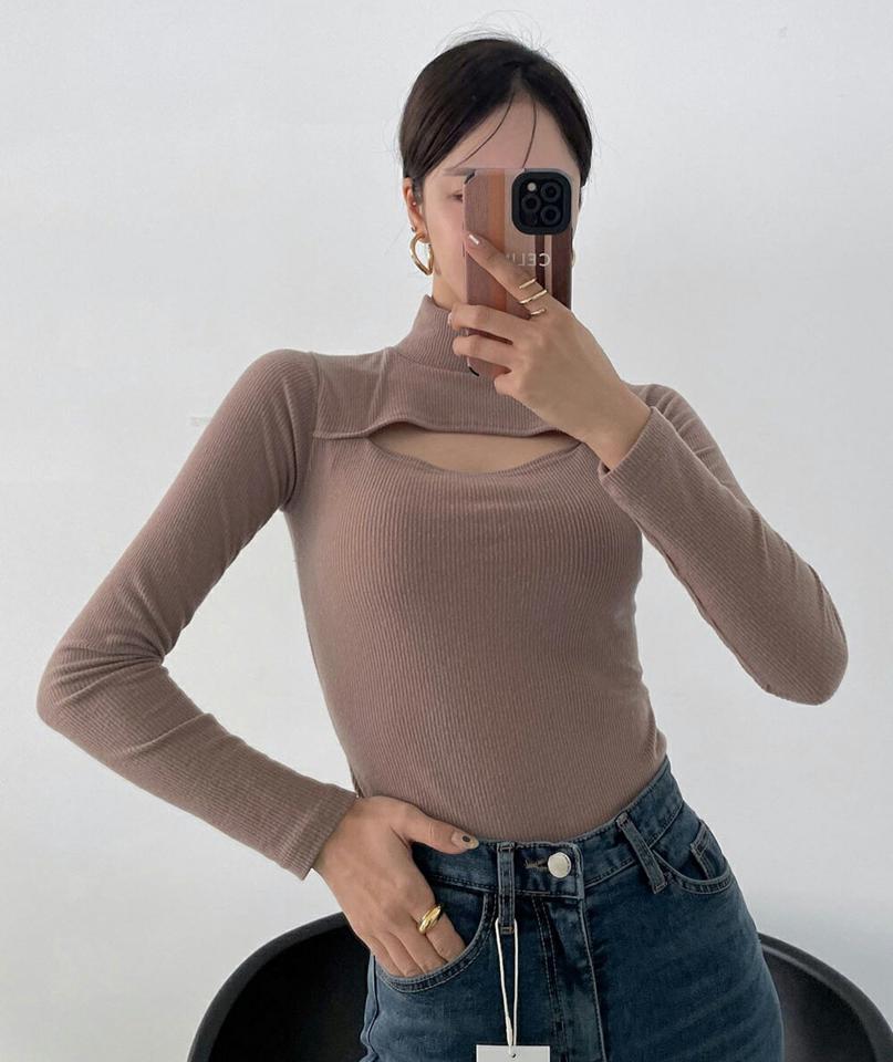 起毛フロントスリット長袖Tシャツ・p000540 レディース 【tops】トップス Tシャツ 長袖 スリット 肌見せ 露出 セクシー リブ 起毛 ハイネック 単色 無地] シンプル 大人 スリム カジュアル 秋 冬 韓国ファッション MKT