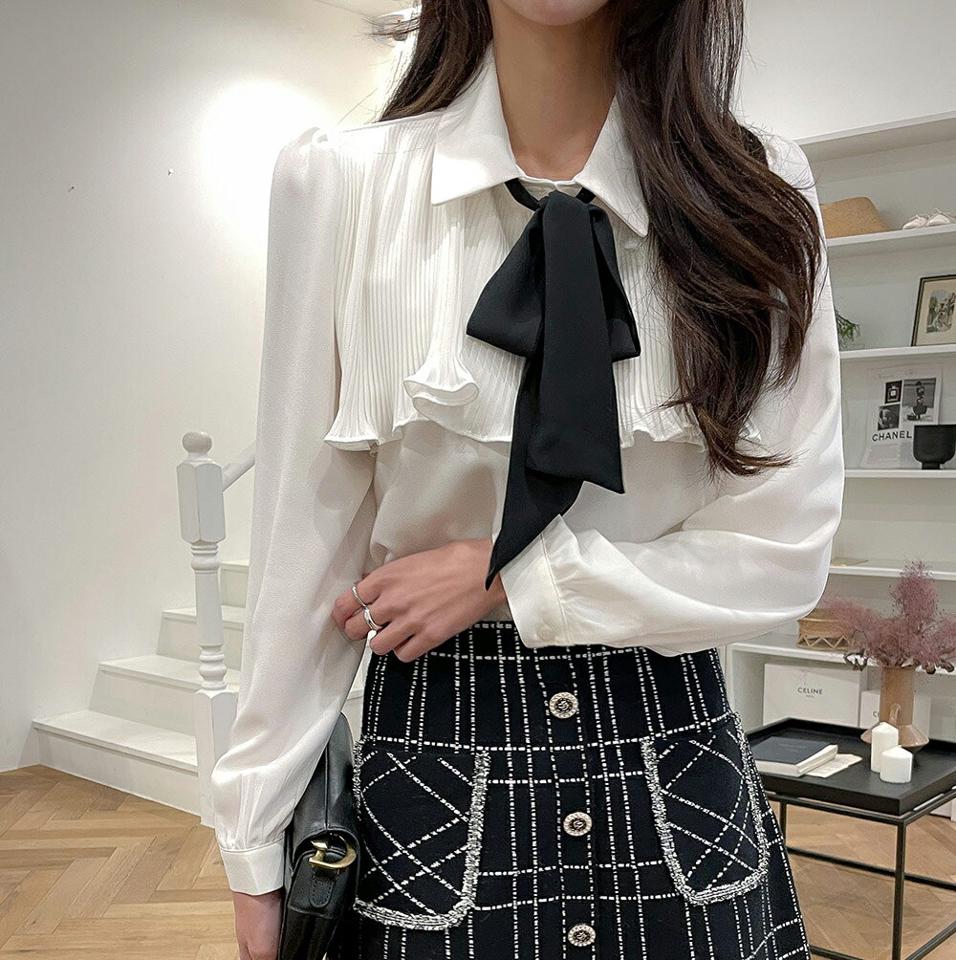スカーフ付プリーツカラーブラウス・t00357 レディース 【bl】トップス ブラウス 長袖 プリーツ スカーフ ガーリー フェミニン かわいい 可愛い 大人 襟コン 上品 オフィス 秋 冬 韓国ファッション