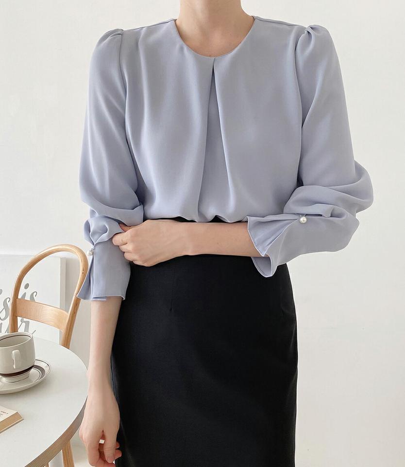 パール調ボタンタックブラウス・p000168 レディース 【bl】トップス ブラウス 長袖 タック パールボタン ラウンドネック 単色 無地 シンプル フェミニン 大人 シンプル パフスリーブ 上品 オフィス オケージョン 秋 冬 春 韓国ファッション MKT