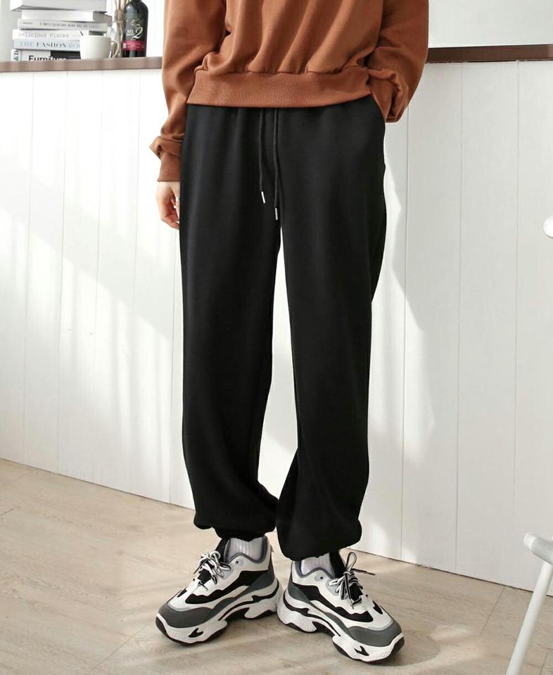 エコファー裏地スウェットジョガーパンツ・p000635 レディース 【pt】パンツ ズボン ロング丈 スウェット ジョガーパンツ ウエストゴム 楽ちん ラフ 単色 無地 シンプル カジュアル フェイクファー 冬 韓国ファッション MKT