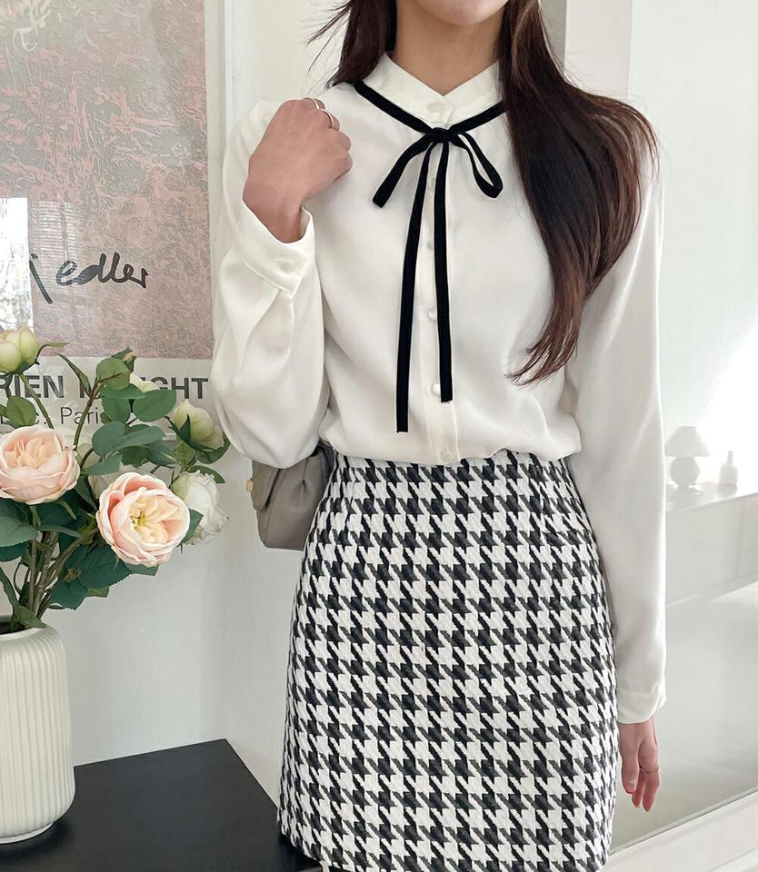 ブラックリボンシルキーブラウス・b00440 レディース 【bl】トップス ブラウス 長袖 りぼん シルキー バイカラー 配色 バンドカラー シック 大人 オフィス オケージョン ガーリー かわいい 秋 冬 韓国ファッション