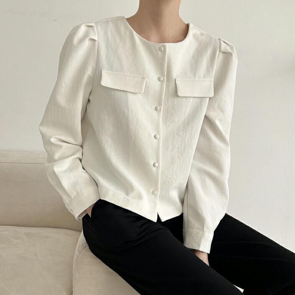 パフラウンドネックフラップブラウス・p000703 レディース 【bl】トップス ブラウス 長袖 パフスリーブ ラウンドネック ポケット シンプル 単色 無地 シンプル かわいい 大人 オフィス 秋 冬 韓国ファッション MKT