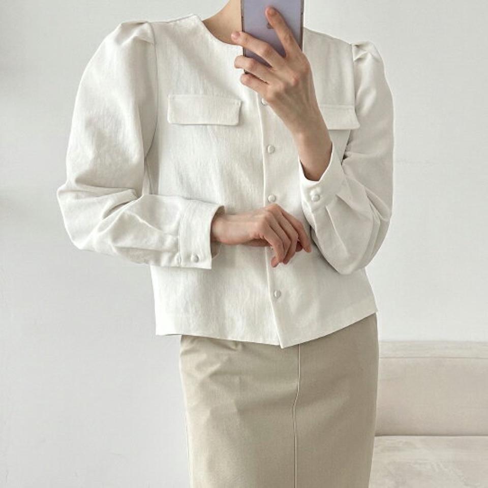 パフラウンドネックフラップブラウス・p000703 レディース 【bl】トップス ブラウス 長袖 パフスリーブ ラウンドネック ポケット シンプル 単色 無地 シンプル かわいい 大人 オフィス 秋 冬 韓国ファッション MKT