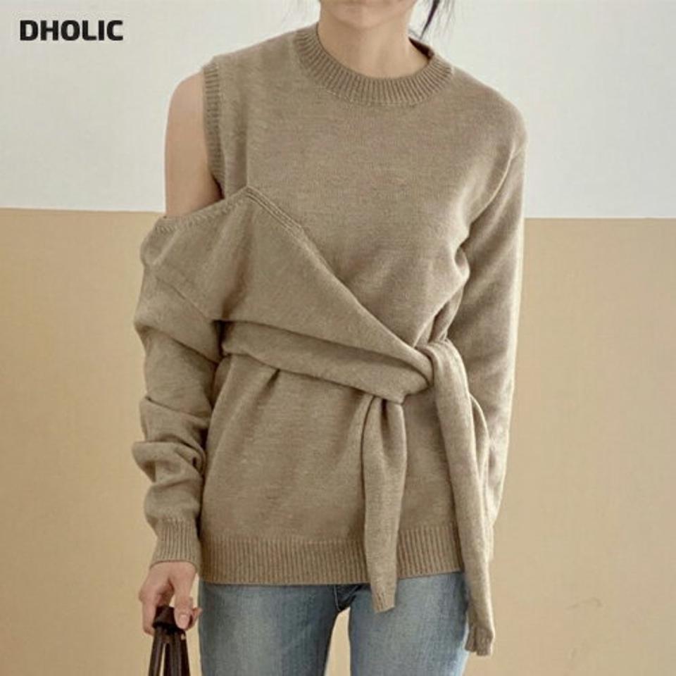 アンバランスショルダーニット・p000735 レディース 【tops】トップス ニット 長袖 オープンショルダー 肩出し ラウンドネック 肌見せ アンバランス ユニーク 個性的 単色 無地 シンプル カジュアル 秋 冬 韓国ファッション MKT