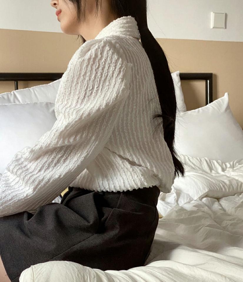 ストライプテクスチャーパフブラウス・p000734 レディース 【bl】トップス ブラウス 長袖 テクスチャ— パフスリーブ 襟 ストライプ柄 大人 ユニーク 個性的 シンプル カジュアル 秋 冬 韓国ファッション MKT