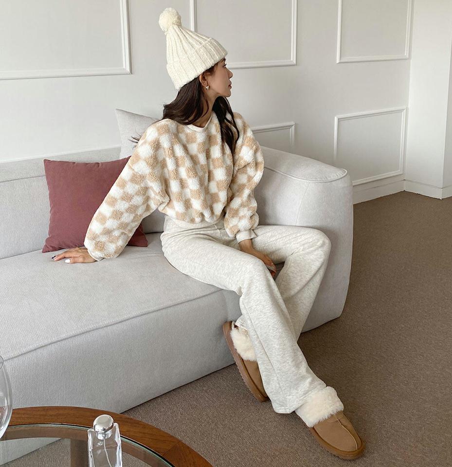 チェックボアスウェット&フレアパンツSET・t00425 レディース 【pt】セット トップス 長袖 ボア スウェット トレーナー ラウンドネック ブロックチェック チェック柄 パンツ ズボン フレア ロング 単色 無地 シンプル 秋 冬 韓国ファッション