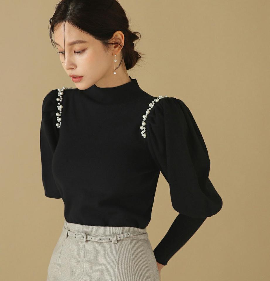 ハーフネックフェイクパールニット・b00207 レディース 【tops】トップス ニット 長袖 パール ハーフネック パフスリーブ フェミニン かわいい 可愛い リブ ギャザー 大人 スリム 秋 冬 韓国ファッション