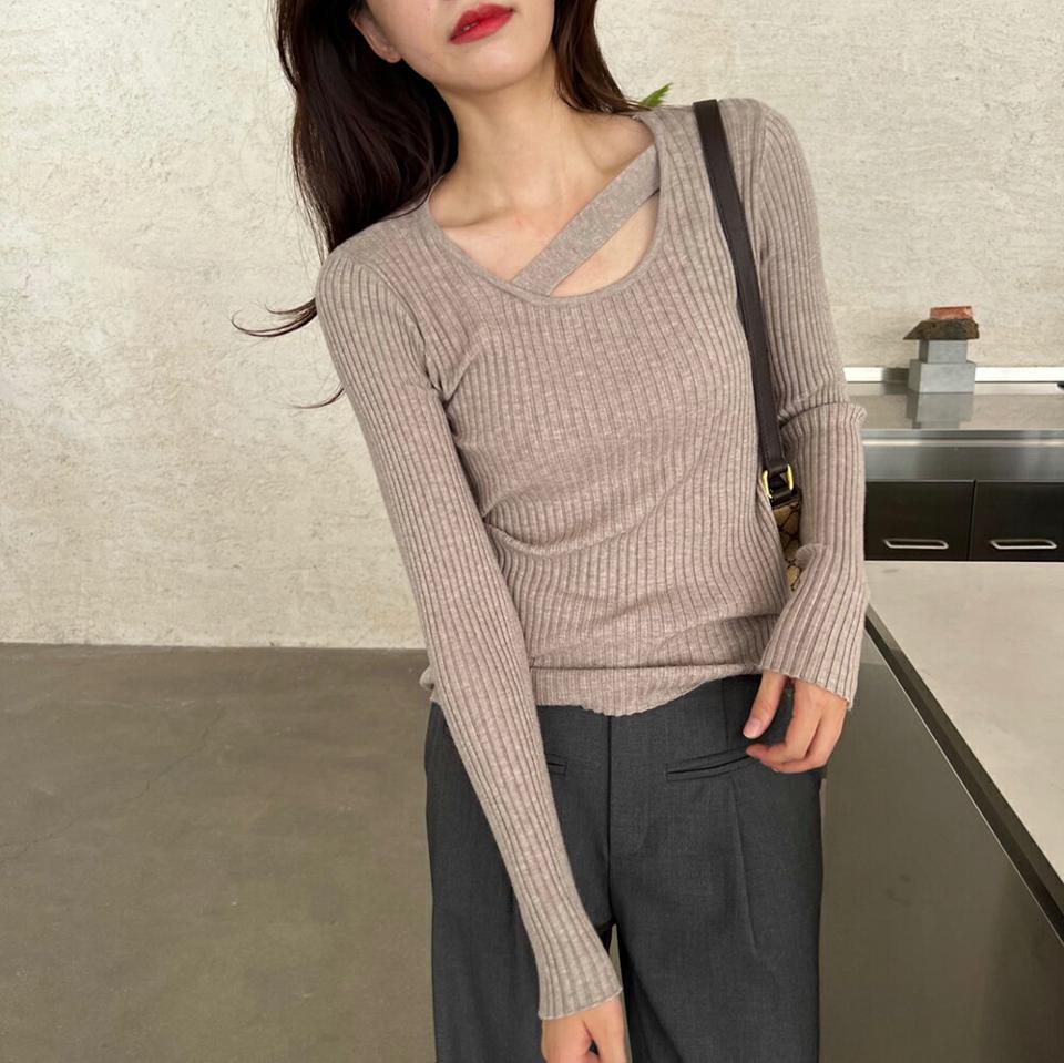 ネックストラップリブニット・p000613 レディース 【tops】トップス ニット リブ ストラップ 肌見せ カットアウト 単色 無地 スリム シンプル 大人 秋 冬 韓国ファッション MKT