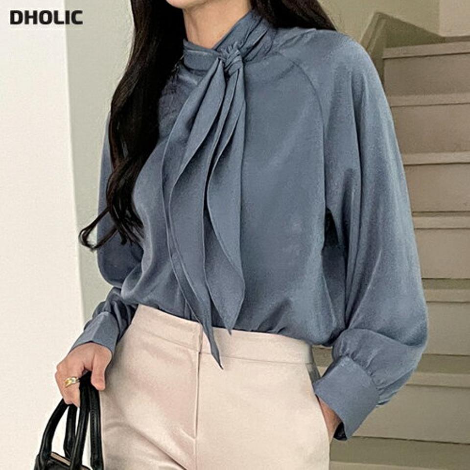 サテンリボンハーフネックブラウス・t00204 レディース 【bl】トップス ブラウス 長袖 ハーフネック サテン生地 大人 単色 かわいい 可愛い 上品 きれいめ オフィス リボン パフスリーブ 無地 秋 冬 韓国ファッション