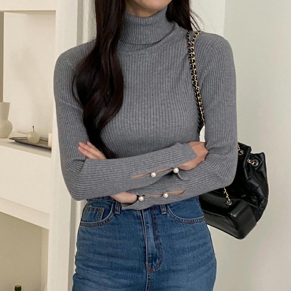 フェイクパールスリットタートルニット・t00209 レディース 【tops】トップス ニット 長袖 フェイクパール スリット タートルネック 単色 シンプル リブ スリム 大人 カジュアル 可愛い かわいい 秋 冬 韓国ファッション