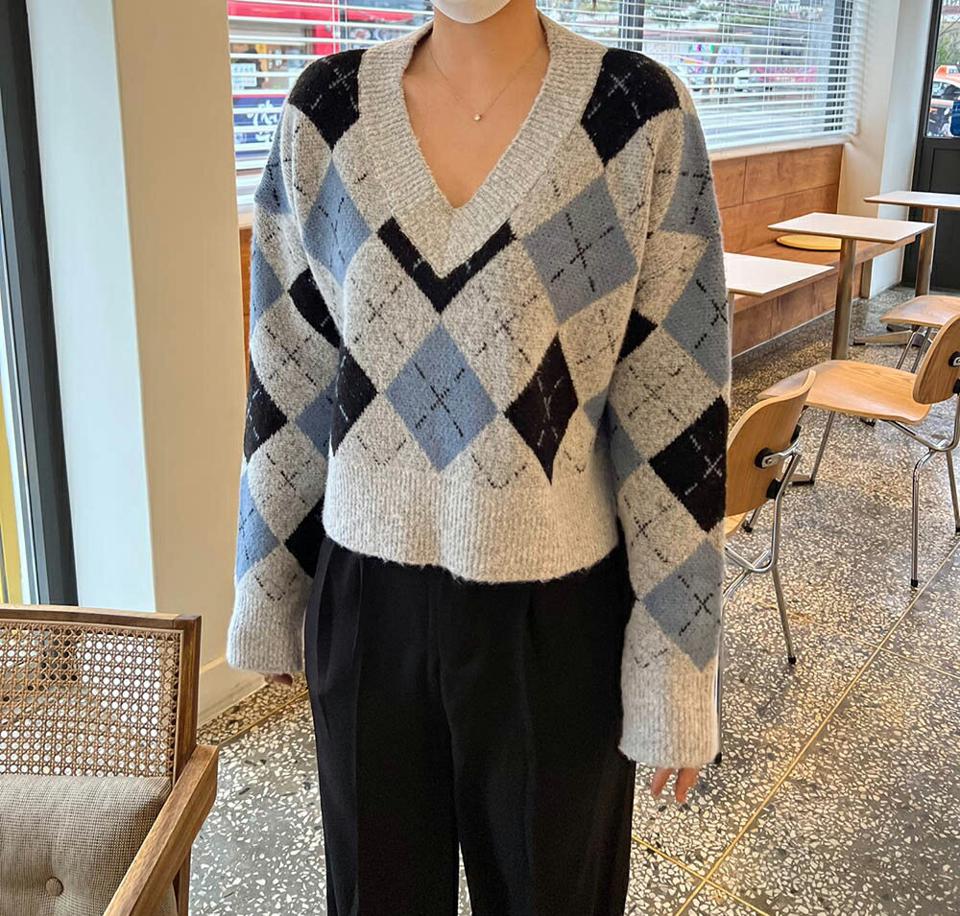 Vネックアーガイルクロップドニット・p000788 レディース 【tops】トップス ニット 長袖 柄 模様 アーガイル チェック Vネック 鎖骨 デコルテ 秋 冬 キュート カジュアル かわいい 可愛い 韓国ファッション MKT