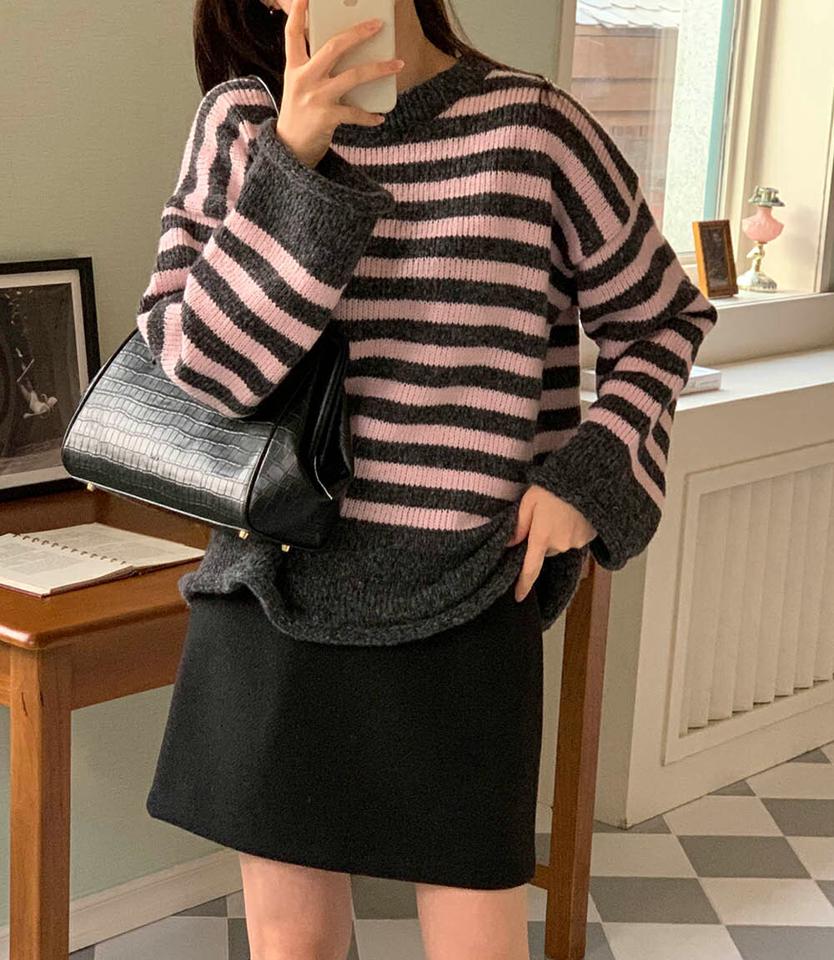 ロールヘム配色ボーダーニット・p000783 レディース 【tops】トップス ニット 長袖 柄 模様 ボーダー 配色 秋 冬 ロールヘム ドロップショルダー ルーズ ゆったり 楽ちん ラフ 韓国ファッション MKT