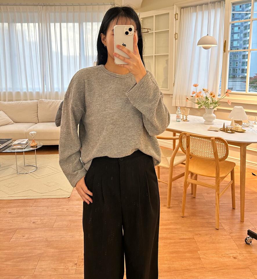 ドロップショルダー長袖Tシャツ・p000997 レディース 【tops】トップス Tシャツ 長袖 ドロップショルダー ラウンドネック 単色 無地 シンプル ベーシック カジュアル ラフ 大人 ゆったり 秋 冬 韓国ファッション MKT