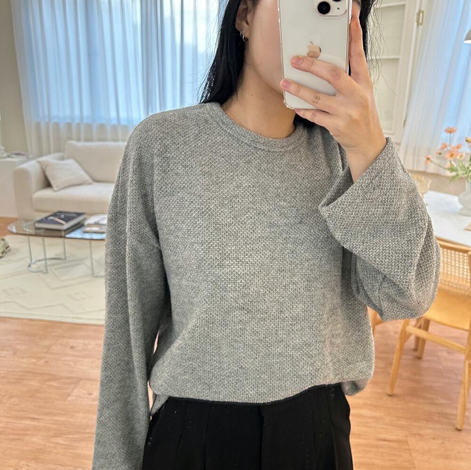 ドロップショルダー長袖Tシャツ・p000997 レディース 【tops】トップス Tシャツ 長袖 ドロップショルダー ラウンドネック 単色 無地 シンプル ベーシック カジュアル ラフ 大人 ゆったり 秋 冬 韓国ファッション MKT