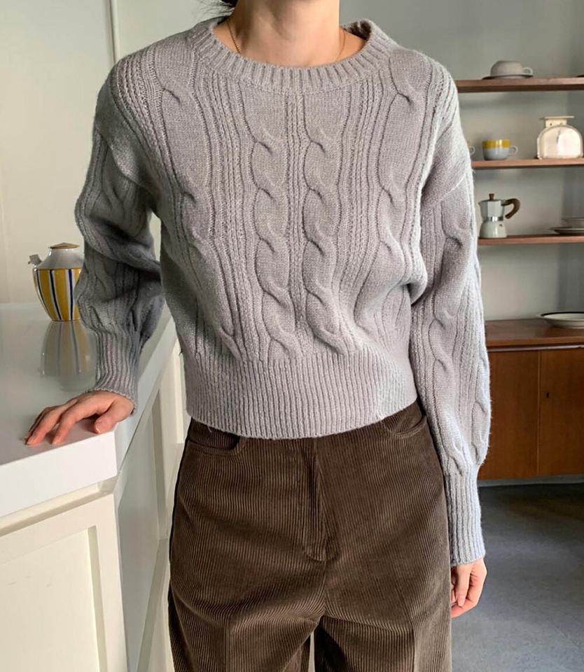 リブヘムクロップドケーブルニット・p000980 レディース 【tops】トップス ニット 長袖 ケーブル編み クロップド丈 ラウンドネック 単色 シンプル カジュアル ラフ 大人 ショート丈 白 秋 冬 韓国ファッション MKT