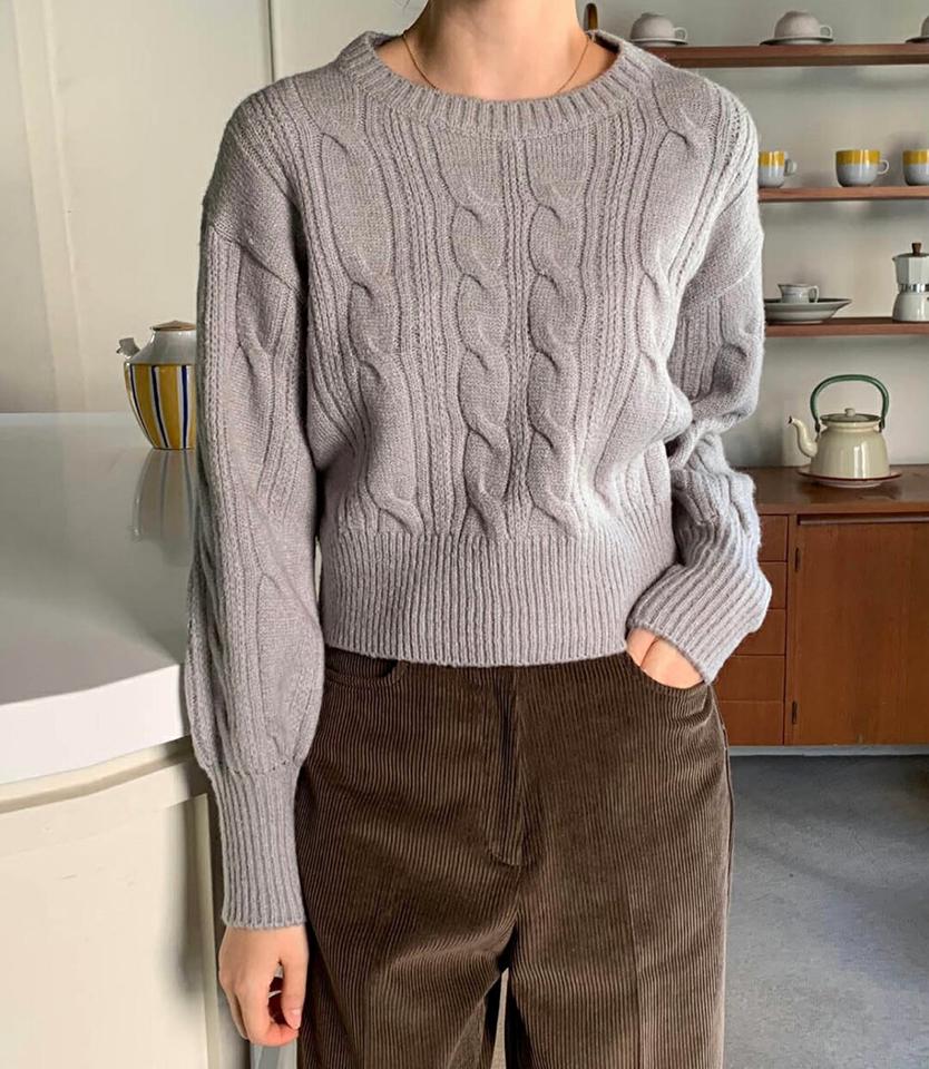 リブヘムクロップドケーブルニット・p000980 レディース 【tops】トップス ニット 長袖 ケーブル編み クロップド丈 ラウンドネック 単色 シンプル カジュアル ラフ 大人 ショート丈 白 秋 冬 韓国ファッション MKT